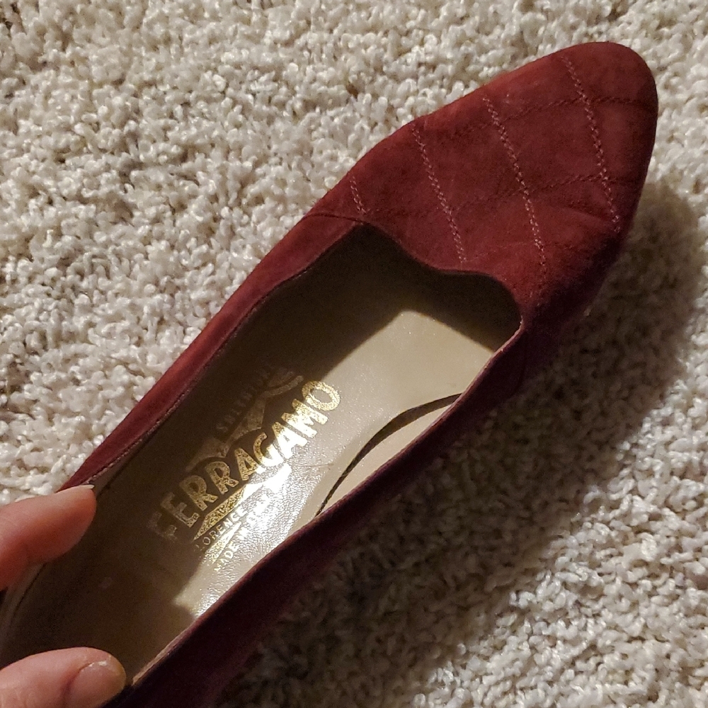 Vintage SALVATORE FERRAGAMOBurgundy Flats with Cushioned Sole and Slip-On Design